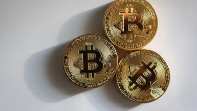 Bitcoin 1 390x220 - Il mercato delle criptovalute perde 600 milioni di dollari