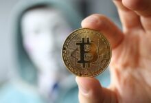 satoshi bitcoin 220x150 - Bitcoin cerca di mantenere i 9.000 USD